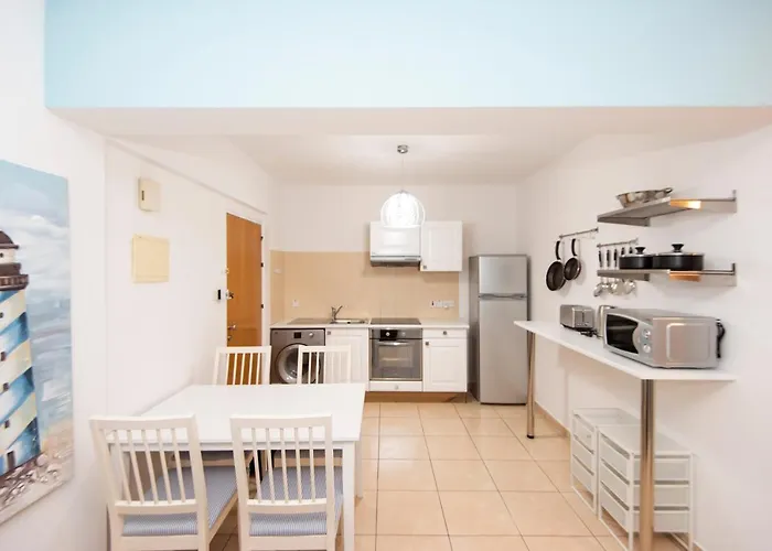 Olympia Flat 201
